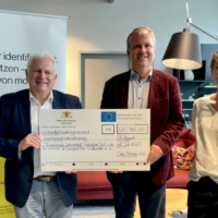 Prof. Peter Schäfer, Leiter der Abteilung „Industrie, Innovation, wirtschaftsnahe Forschung und Digitalisierung“, Ministerium für Wirtschaft, Arbeit und Tourismus Baden-Württemberg, Dr. Fabian Burggraf, Geschäftsführer Klimapartner Südbaden e.V. und Dr. Nikola Schwarzer, Cluster- und Kommunikationsmanagerin Klimapartner Südbaden e.V.
